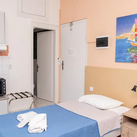 Ξενοδοχείο με διαμερίσματα αχιλλέας